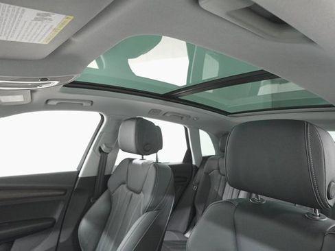 Used 2024 Audi Q5 2.0T Premium w/ Convenience Package image 12