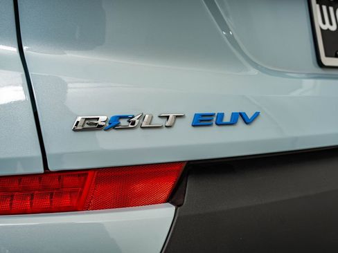 Used 2023 Chevrolet Bolt EUV Premier w/ Sun & Sound Package FWD image 17