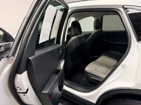 Used 2022 Ford Escape SE w/ SE Sport Appearance Package AWD/4WD image 18