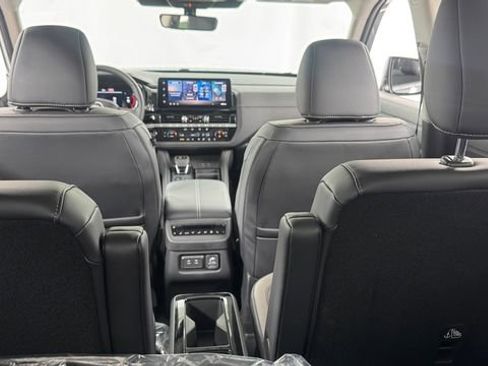 New 2026 Nissan Pathfinder Platinum w/ Lighting Package AWD/4WD image 19