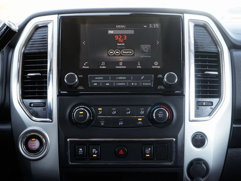 Used 2021 Nissan Titan SV image 24