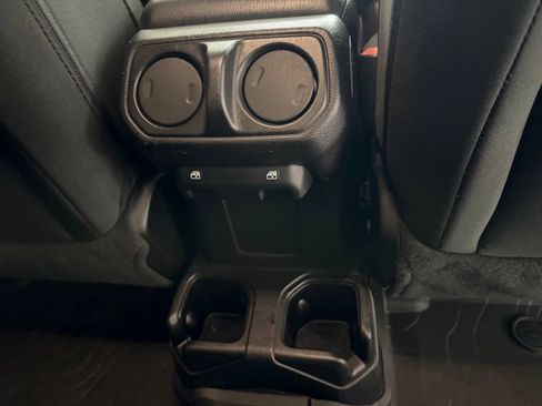 Used 2019 Jeep Wrangler Unlimited Sport S AWD/4WD image 27