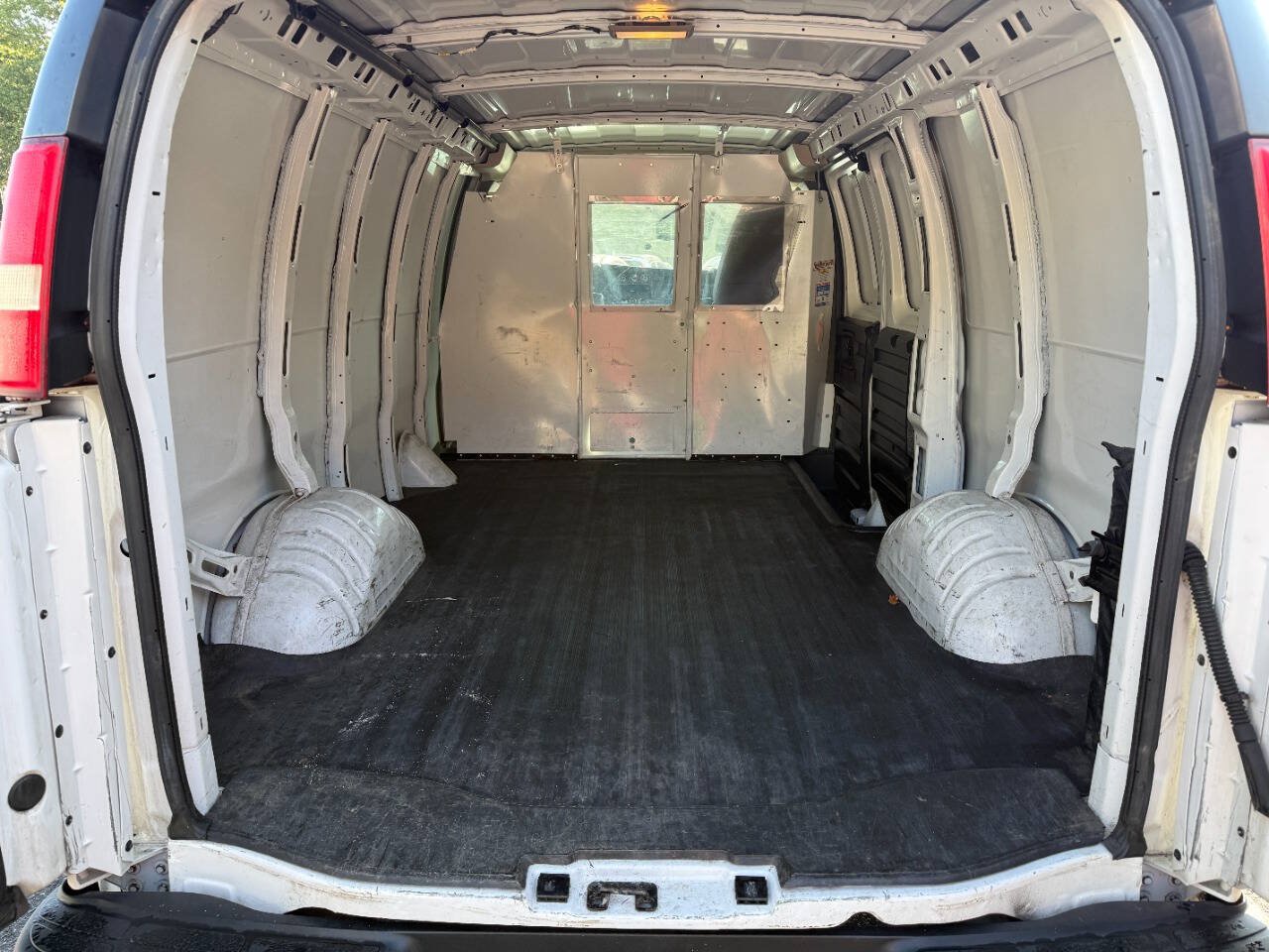 Used 2013 GMC Savana 2500 RWD image 17
