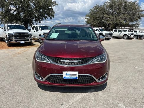 Used 2017 Chrysler Pacifica Limited w/ Advanced Safetytec Group FWD image 9
