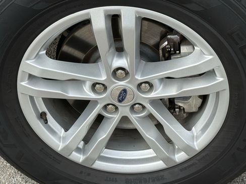Used 2023 Ford Explorer XLT w/ Equipment Group 202A AWD/4WD image 11