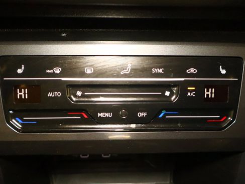 Used 2024 Volkswagen Tiguan SE image 24