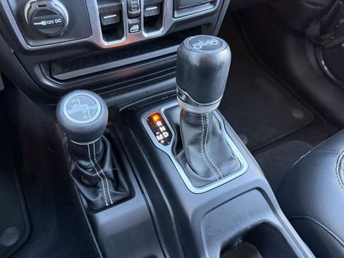 Used 2018 Jeep Wrangler Unlimited Sahara w/ Dual Top Group image 17