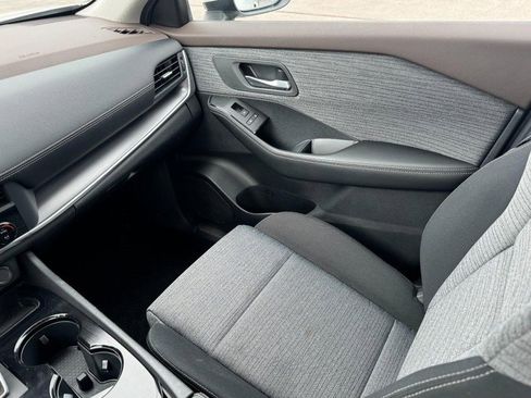 Used 2023 Nissan Rogue SV image 11