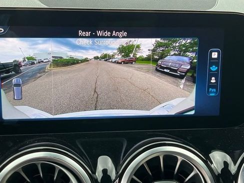 Used 2025 Mercedes-Benz GLB 250 4MATIC image 26