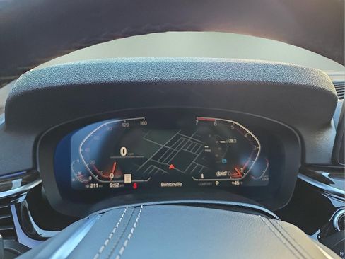 Used 2021 BMW 530i xDrive w/ Premium Package image 23