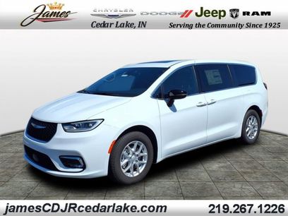 New 2025 Chrysler Pacifica Select