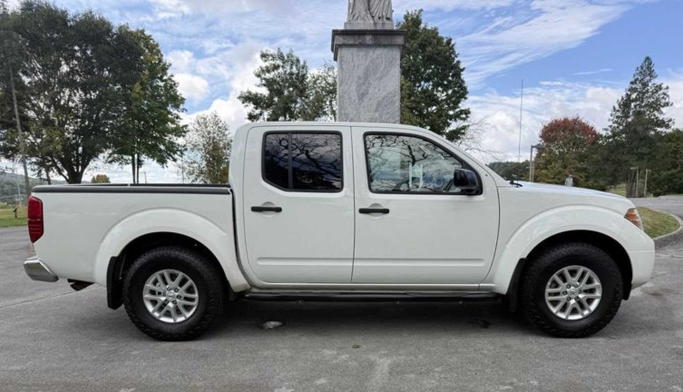 Used 2018 Nissan Frontier SV AWD/4WD image 6