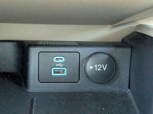Used 2022 Ford Escape Titanium w/ Class II Trailer Tow Package FWD image 28