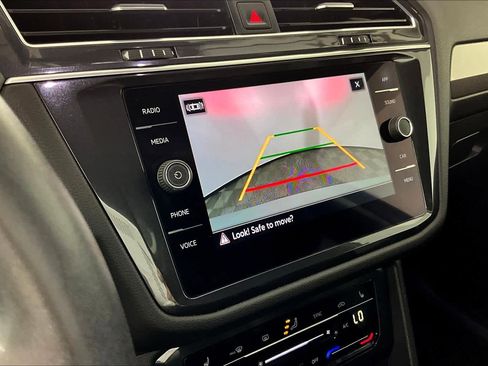 Used 2022 Volkswagen Tiguan SE image 25