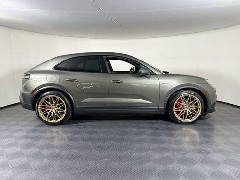 Certified 2025 Porsche Macan 4S Electric AWD/4WD image 8