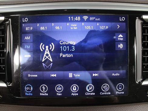 Used 2018 Chrysler Pacifica Touring-L FWD image 5