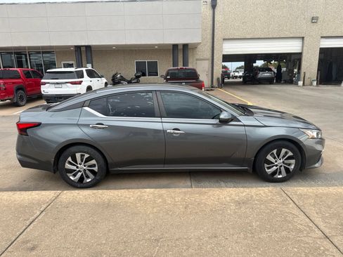 Used 2019 Nissan Altima 2.5 S FWD image 8