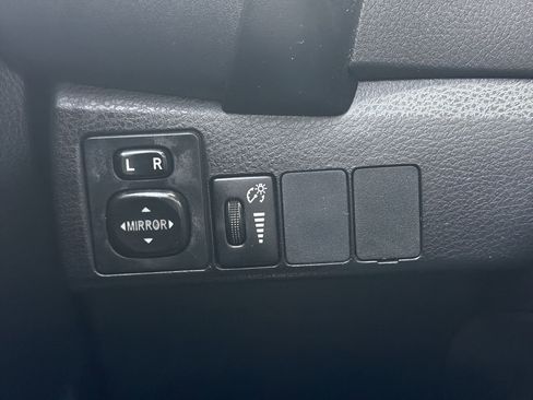 Used 2017 Toyota Corolla LE image 37