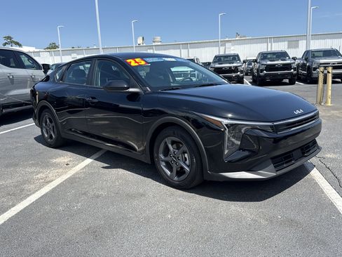 Used 2025 Kia K4 FWD image 2