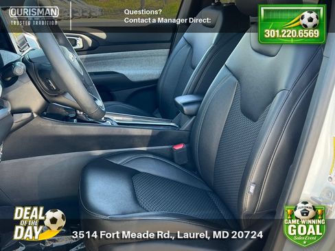 Used 2025 Jeep Compass Latitude w/ Sun & Sound Group AWD/4WD image 6