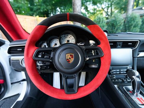 Used 2018 Porsche 911 GT2 RS RWD image 16