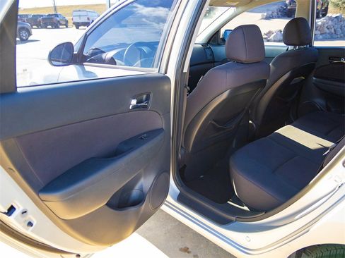 Used 2012 Hyundai Elantra GLS w/ Preferred Pkg image 22