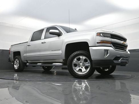 Used 2018 Chevrolet Silverado 1500 LT w/ All Star Edition image 21