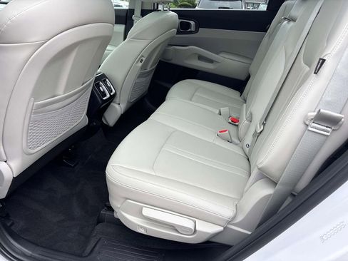 Used 2025 Kia Sorento S w/ Panoramic Sunroof Package image 9