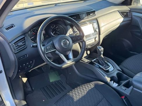 Used 2019 Nissan Rogue SV w/ Premium Package image 9