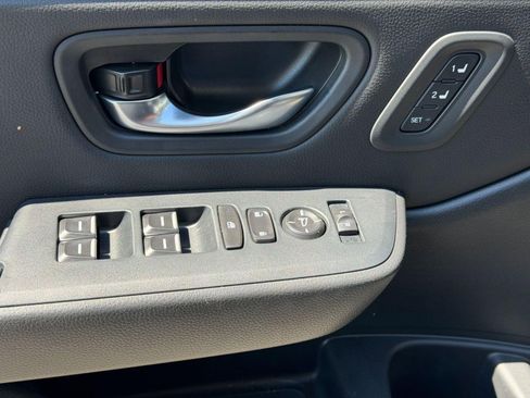 Used 2025 Honda Pilot Touring image 13