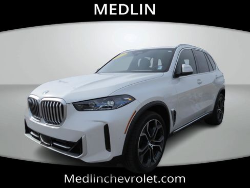 Used 2024 BMW X5 xDrive40i w/ Premium Package image 4