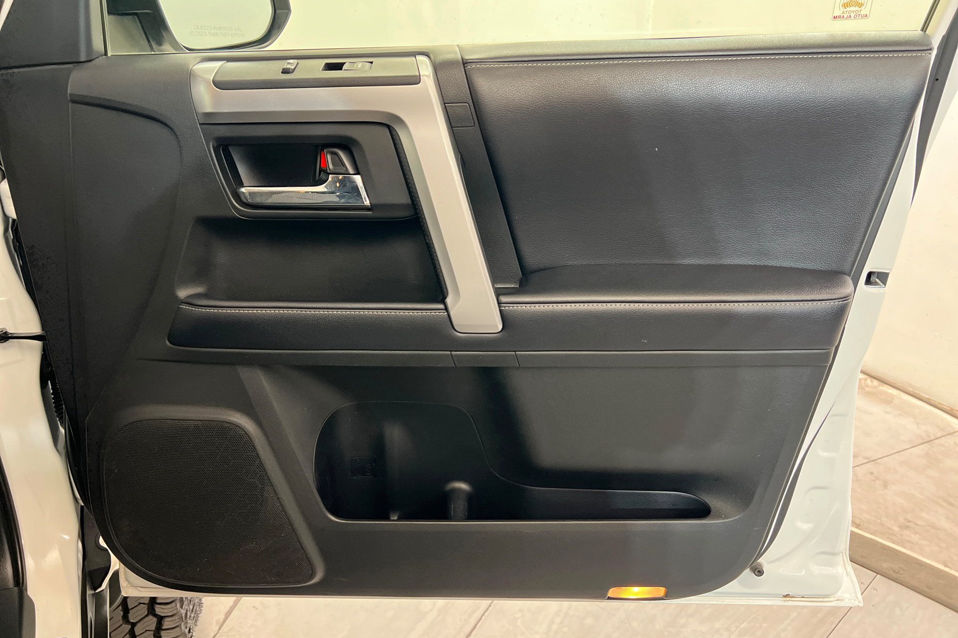 Used 2018 Toyota 4Runner SR5 AWD/4WD image 24