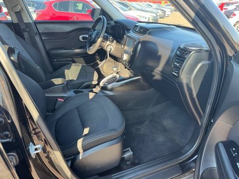 Used 2018 Kia Soul + FWD image 13