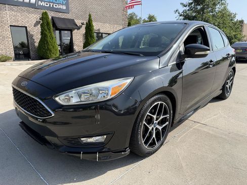 Used 2015 Ford Focus SE w/ SE Sport Package FWD image 1