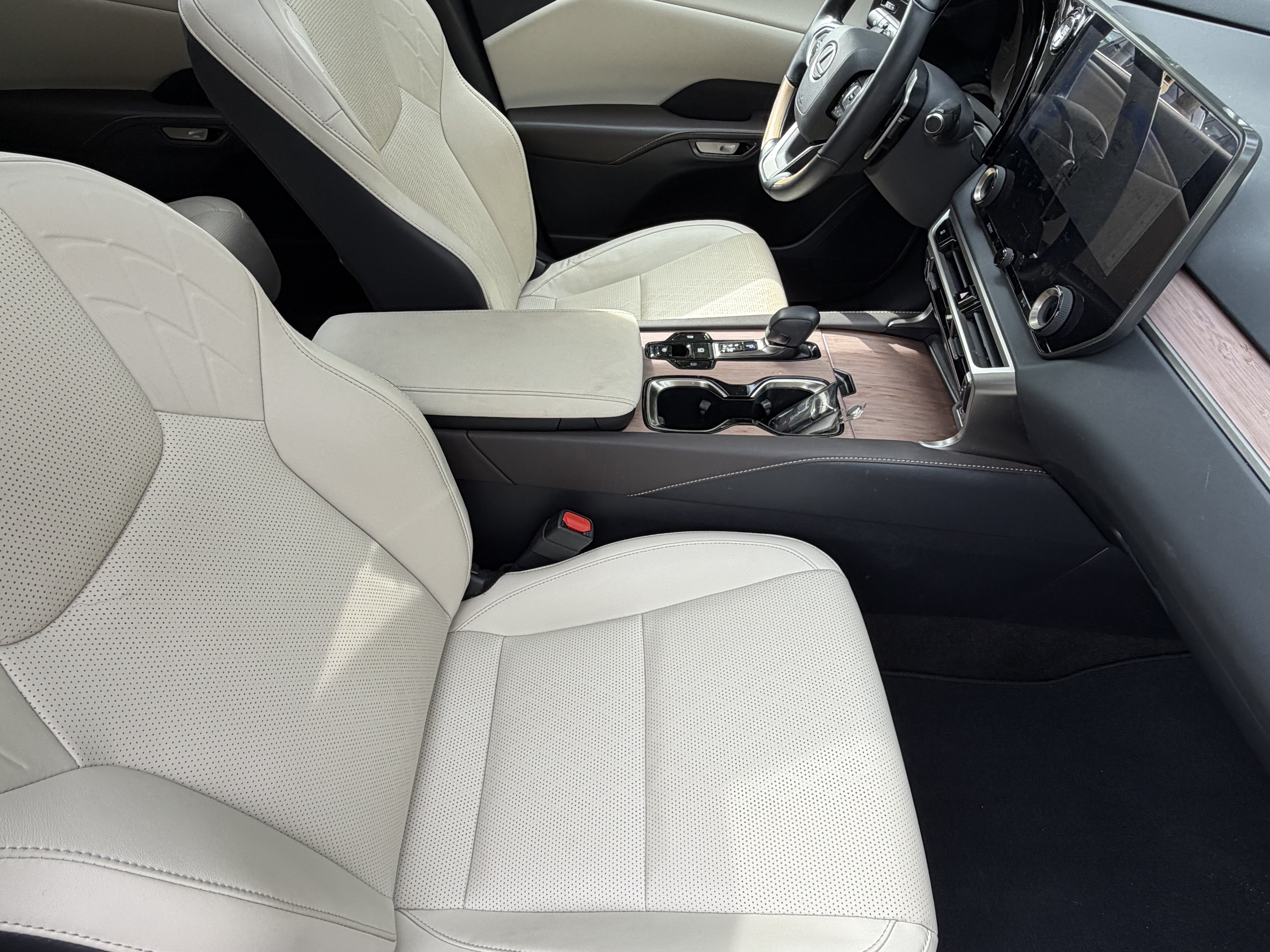 Certified 2025 Lexus RX 350 Premium Plus w/ Accessory Package (Z1) FWD image 39