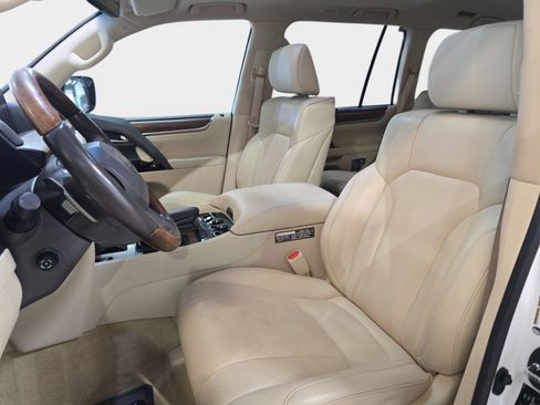 Used 2021 Lexus LX 570 4WD w/ Luxury Package image 12