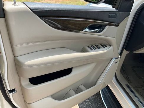 Used 2020 Cadillac Escalade ESV Premium Luxury AWD/4WD image 7