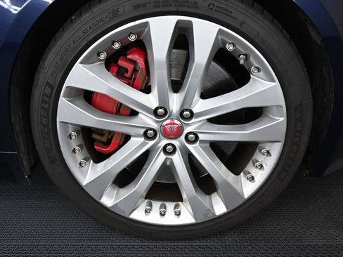 Used 2015 Jaguar F-TYPE R RWD image 41