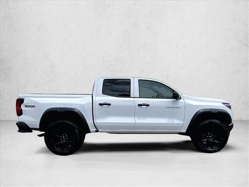 Used 2025 Chevrolet Colorado Trail Boss w/ Midnight Edition AWD/4WD image 5