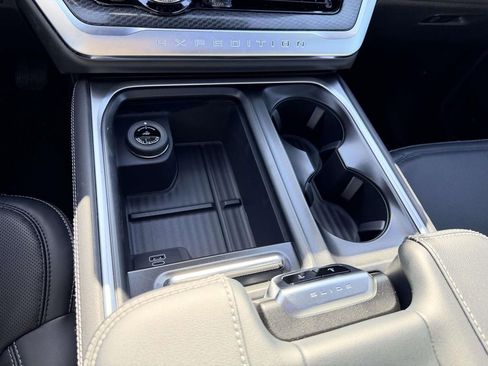 New 2026 Ford Expedition Platinum w/ Stealth Performance Package image 6