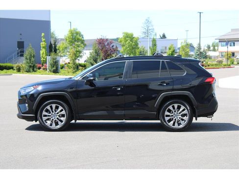 Used 2021 Toyota RAV4 XLE Premium AWD/4WD image 2