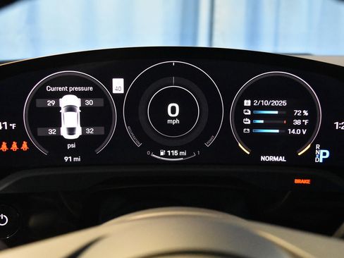 Used 2024 Porsche Taycan image 18