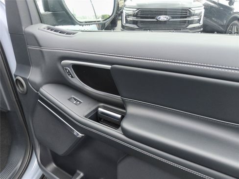 New 2026 Ford Expedition Platinum w/ Stealth Appearance Package AWD/4WD image 27