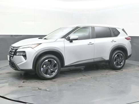 Used 2025 Nissan Rogue SV AWD/4WD image 3