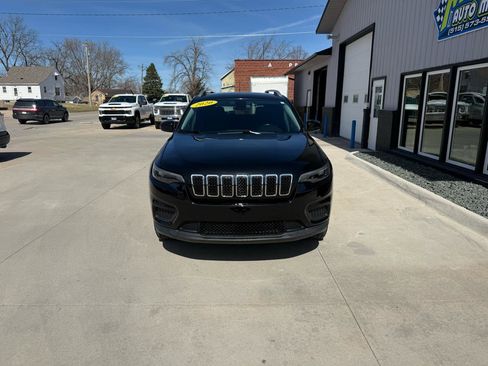 Used 2020 Jeep Cherokee Latitude w/ Cold Weather Group image 2