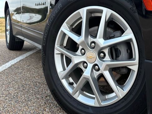 Used 2024 Chevrolet Equinox LT image 2