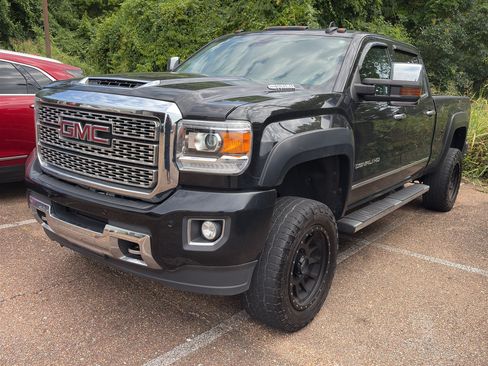 Used 2019 GMC Sierra 2500 Denali w/ Duramax Plus Package AWD/4WD image 1