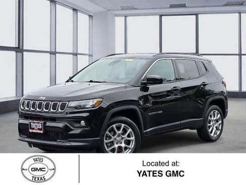 Used 2023 Jeep Compass Latitude AWD/4WD image 1