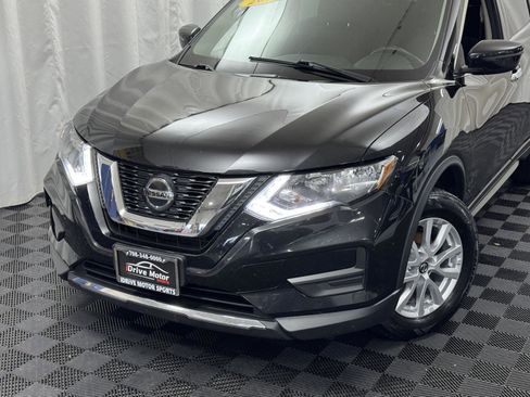 Used 2018 Nissan Rogue SV image 3