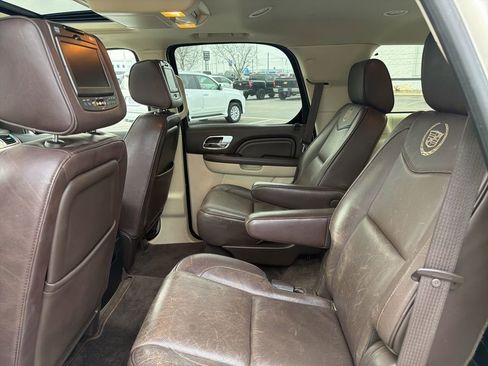 Used 2014 Cadillac Escalade Platinum image 12